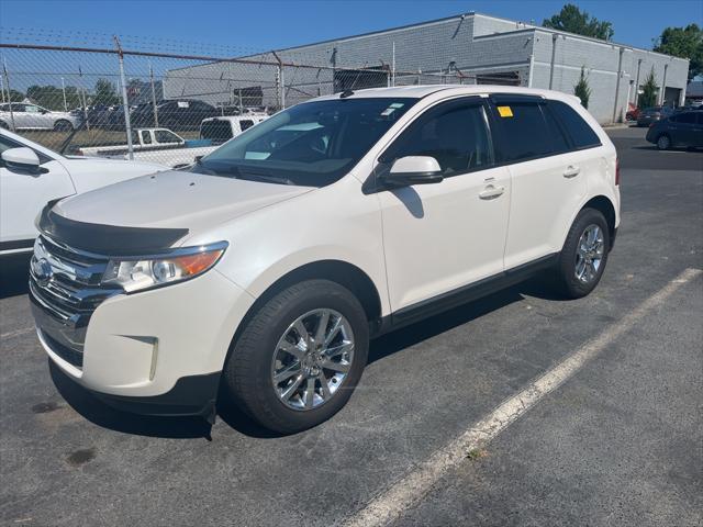 Photo of 2013 WHITE PLATINUM MET TRI-COAT Ford Edge