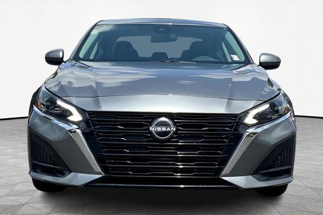 Photo of 2023 Gun Metallic Nissan Altima