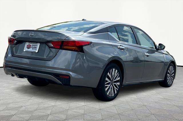 Photo of 2023 Gun Metallic Nissan Altima