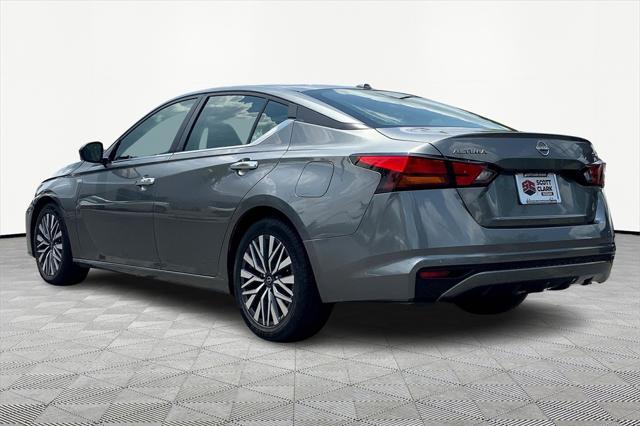 Photo of 2023 Gun Metallic Nissan Altima