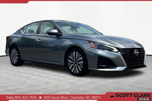 Photo of 2023 Gun Metallic Nissan Altima