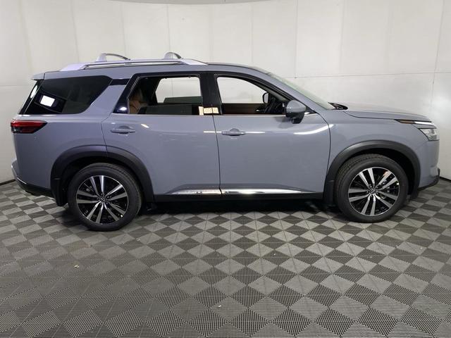 Photo of 2025 Boulder Gray Pearl Nissan Pathfinder