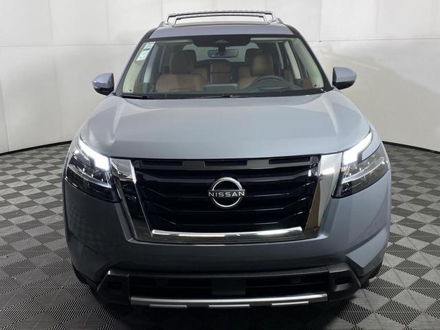 Photo of 2025 Boulder Gray Pearl Nissan Pathfinder