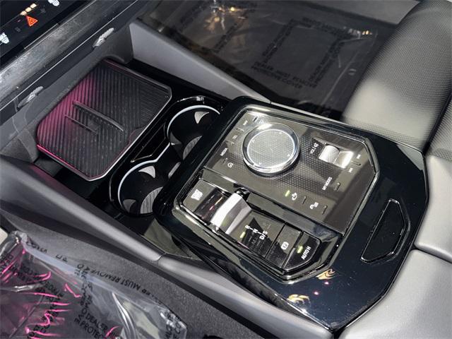 Photo of 2025 White Metallic BMW 530