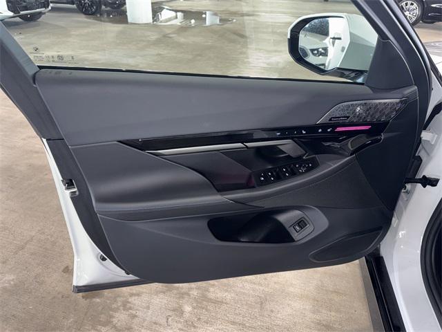 Photo of 2025 White Metallic BMW 530