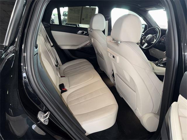 Photo of 2022 Black Sapphire Metallic BMW X6