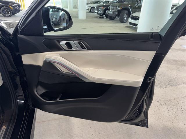 Photo of 2022 Black Sapphire Metallic BMW X6