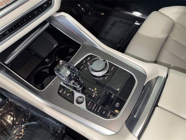 Photo of 2022 Black Sapphire Metallic BMW X6