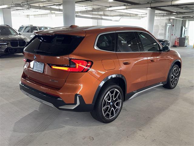 Photo of 2024 Utah Orange Metallic BMW X1