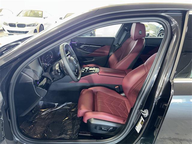 Photo of 2025 Dark Graphite Metallic BMW 530