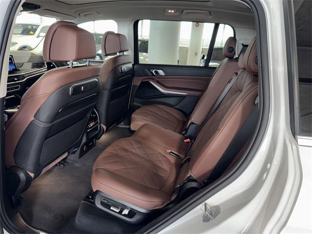 Photo of 2024 White Metallic BMW X7