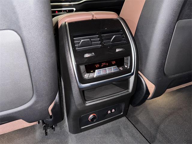 Photo of 2024 White Metallic BMW X7