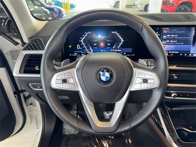 Photo of 2024 White Metallic BMW X7