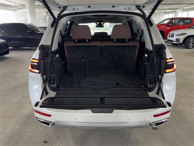 Photo of 2024 White Metallic BMW X7