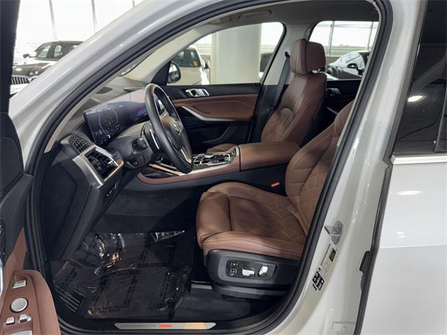 Photo of 2024 White Metallic BMW X7
