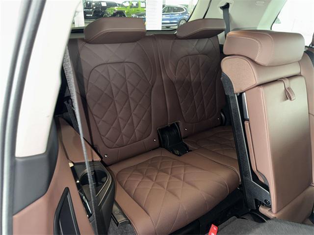 Photo of 2024 White Metallic BMW X7