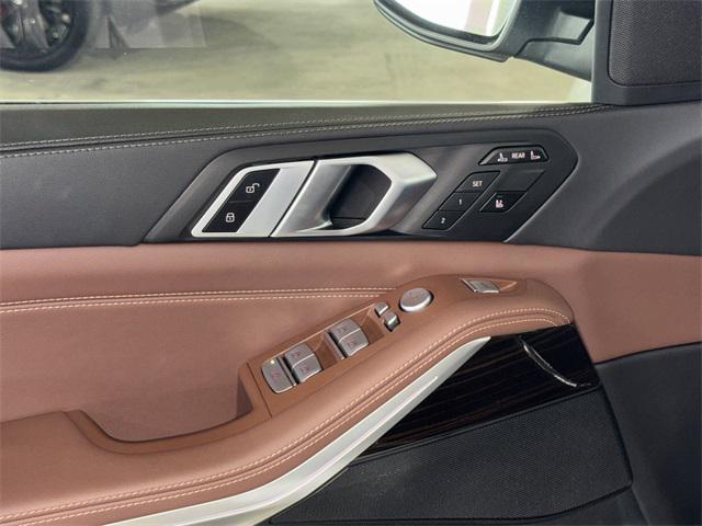Photo of 2024 White Metallic BMW X7