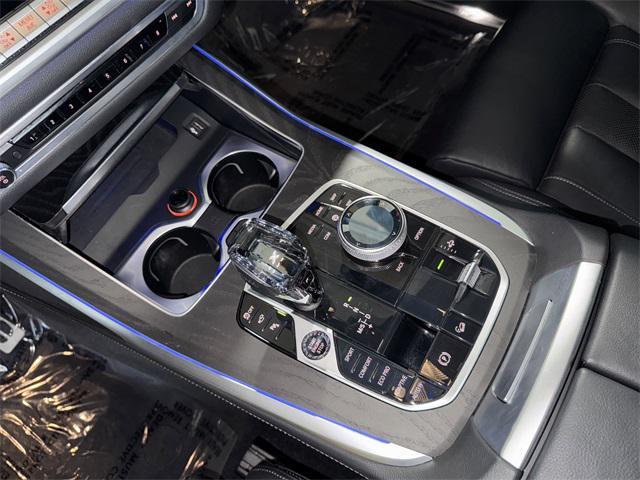 Photo of 2022 Alpine White BMW X7