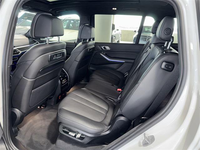 Photo of 2022 Alpine White BMW X7
