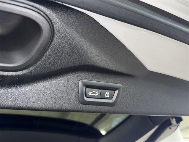 Photo of 2022 Alpine White BMW X7