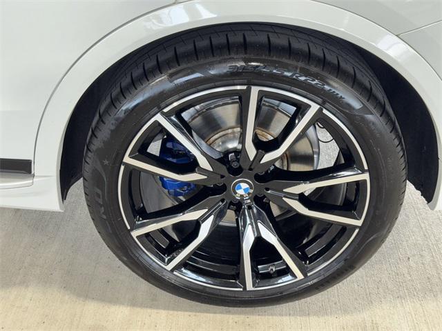 Photo of 2022 Alpine White BMW X7