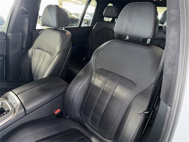 Photo of 2022 Alpine White BMW X7