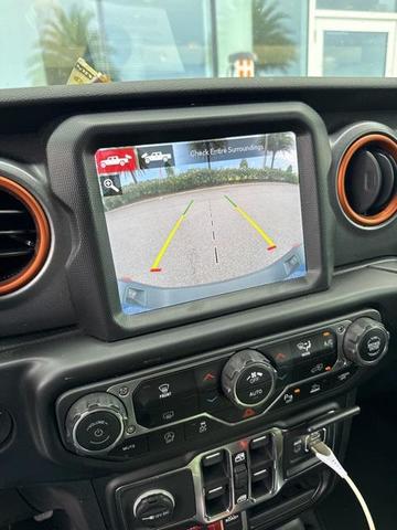 Photo of 2021 Hydro Blue Pearlcoat Jeep Gladiator