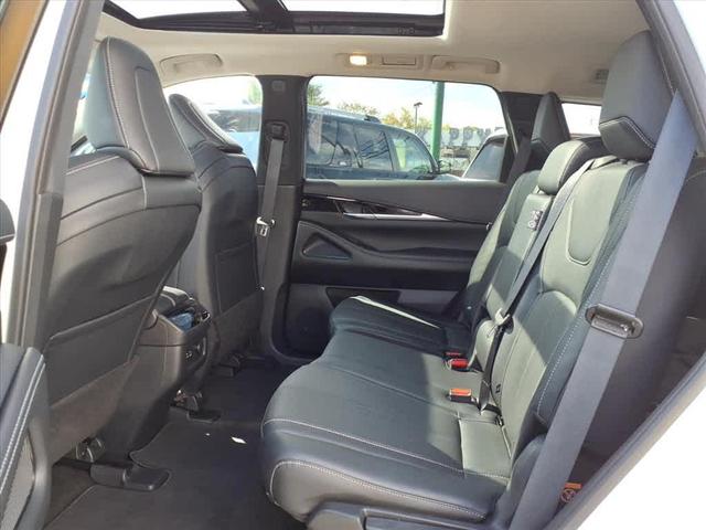 Photo of 2024 Glacier White INFINITI QX60