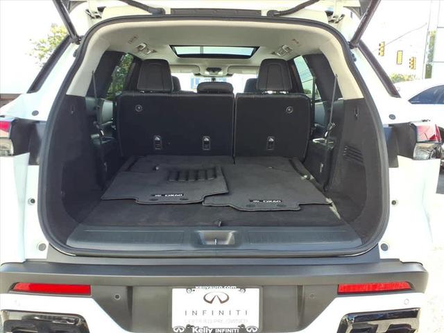 Photo of 2024 Glacier White INFINITI QX60