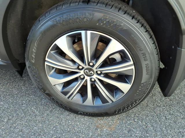 Photo of 2024 Glacier White INFINITI QX60