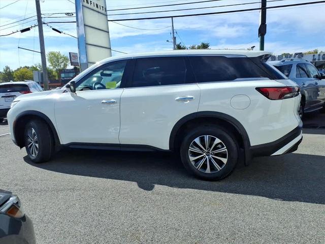 Photo of 2024 Glacier White INFINITI QX60