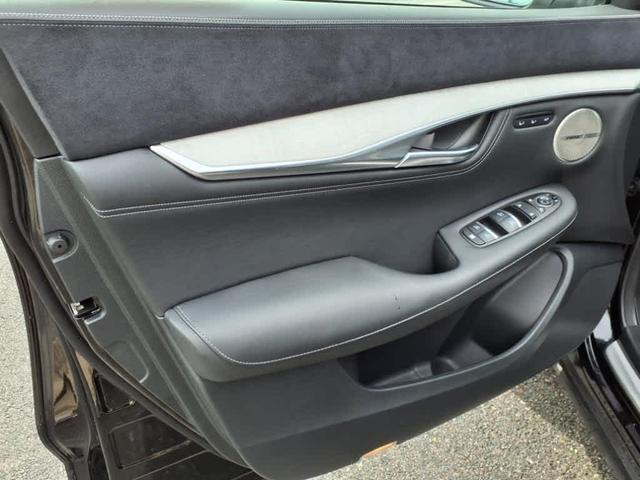 Photo of 2024 Black Obsidian INFINITI QX50