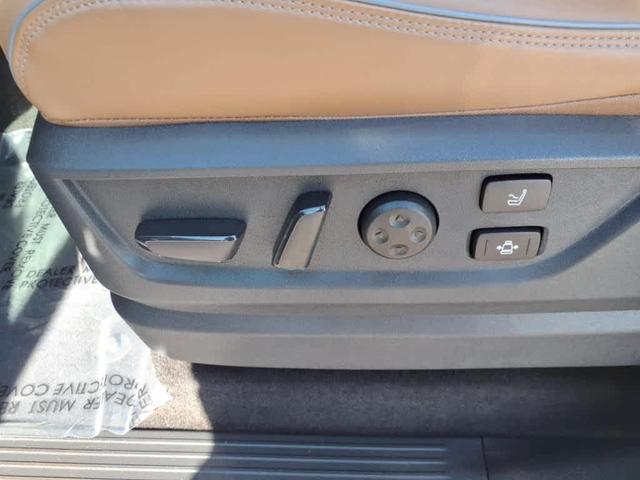 Photo of 2025 Radiant White INFINITI QX80