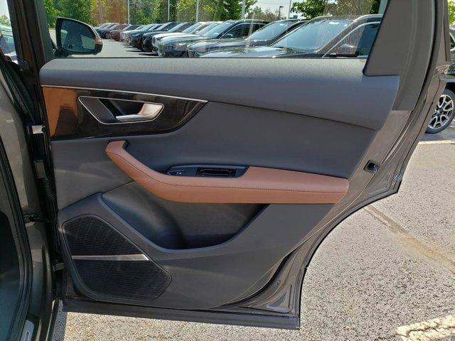 Photo of 2023 Gray Metallic Audi Q7