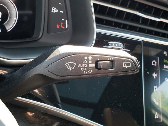 Photo of 2023 Gray Metallic Audi Q7