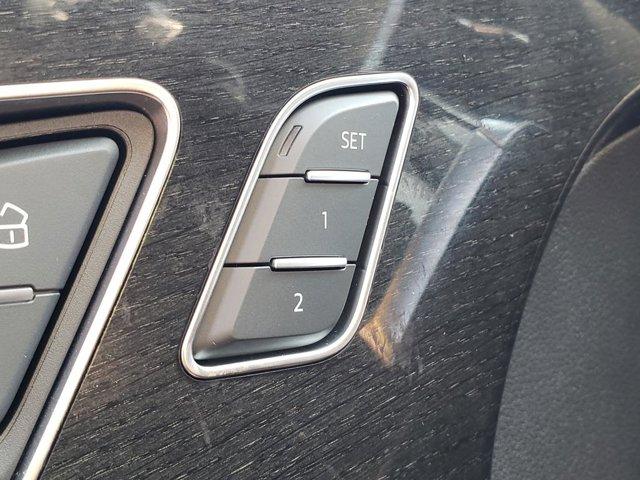 Photo of 2023 Gray Metallic Audi Q7