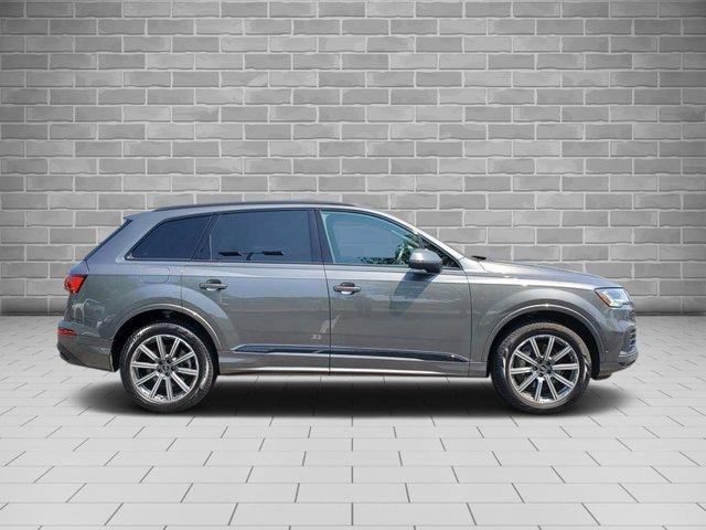 Photo of 2023 Gray Metallic Audi Q7