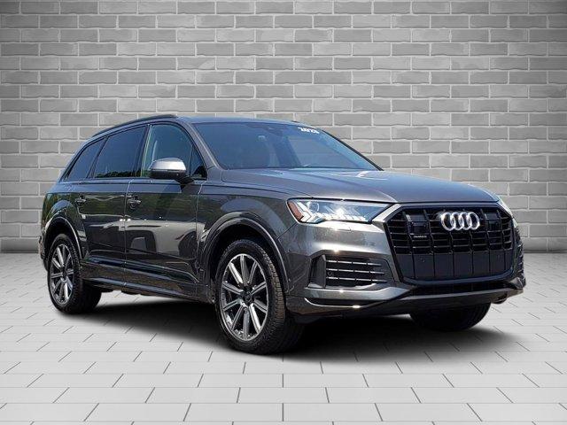 Photo of 2023 Gray Metallic Audi Q7