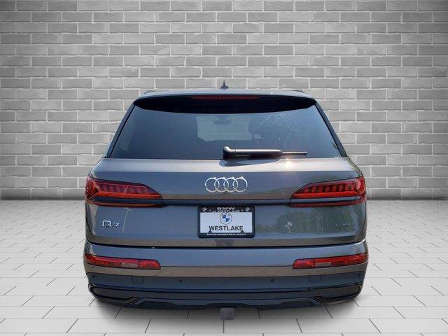 Photo of 2023 Gray Metallic Audi Q7