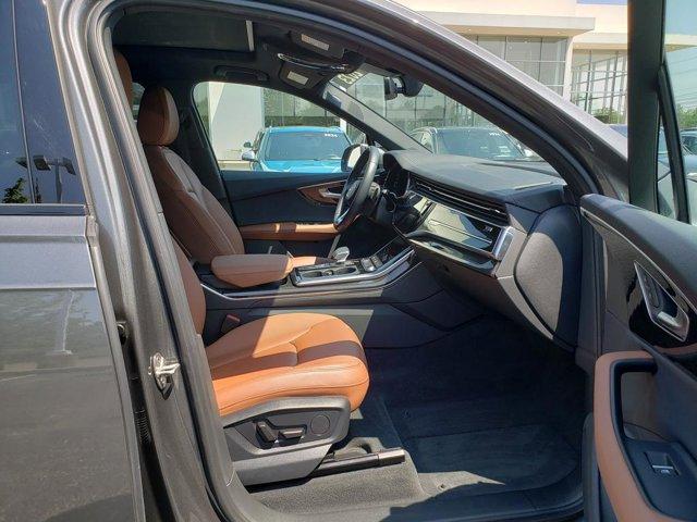 Photo of 2023 Gray Metallic Audi Q7