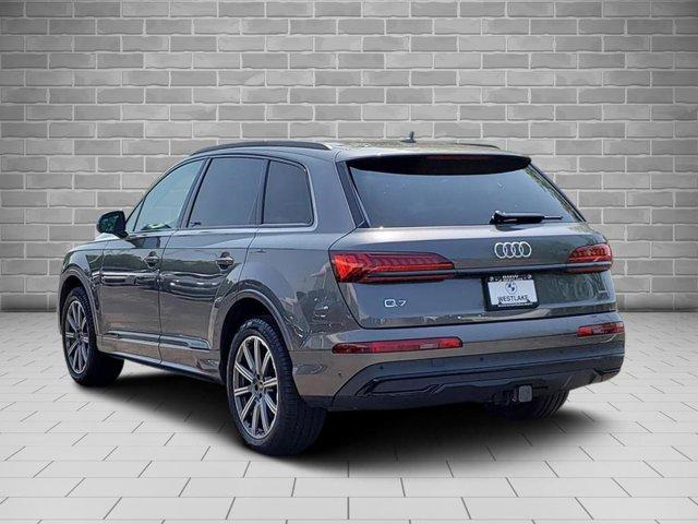 Photo of 2023 Gray Metallic Audi Q7