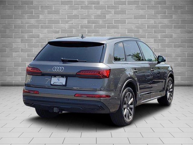 Photo of 2023 Gray Metallic Audi Q7
