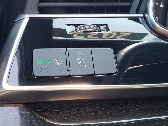 Photo of 2023 Gray Metallic Audi Q7