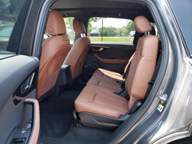 Photo of 2023 Gray Metallic Audi Q7