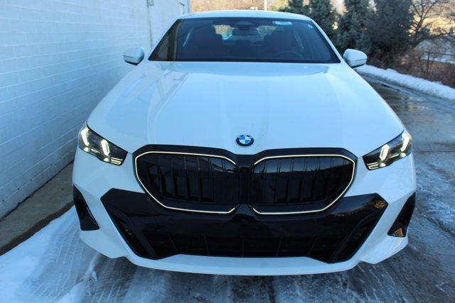 Photo of 2025 Alpine White BMW 530