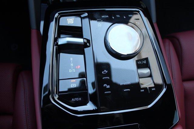 Photo of 2025 Alpine White BMW 530