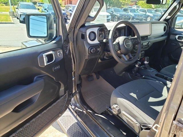 Photo of 2025 Granite Crystal Metallic Clearcoat Jeep Gladiator