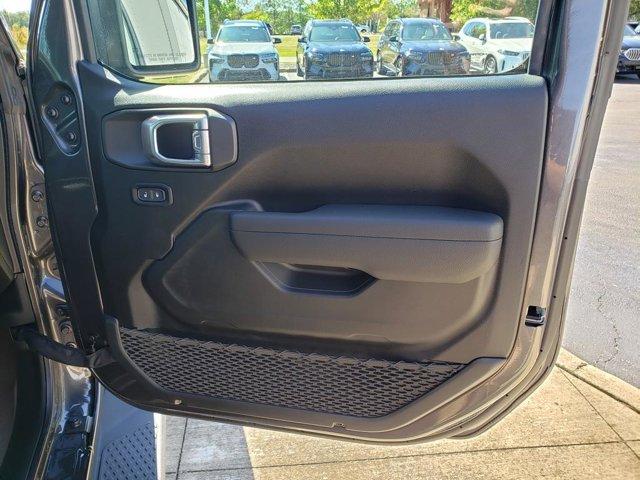 Photo of 2025 Granite Crystal Metallic Clearcoat Jeep Gladiator