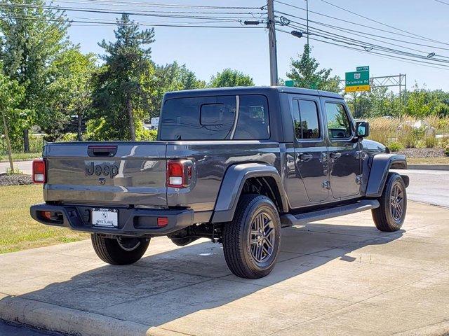 Photo of 2025 Granite Crystal Metallic Clearcoat Jeep Gladiator