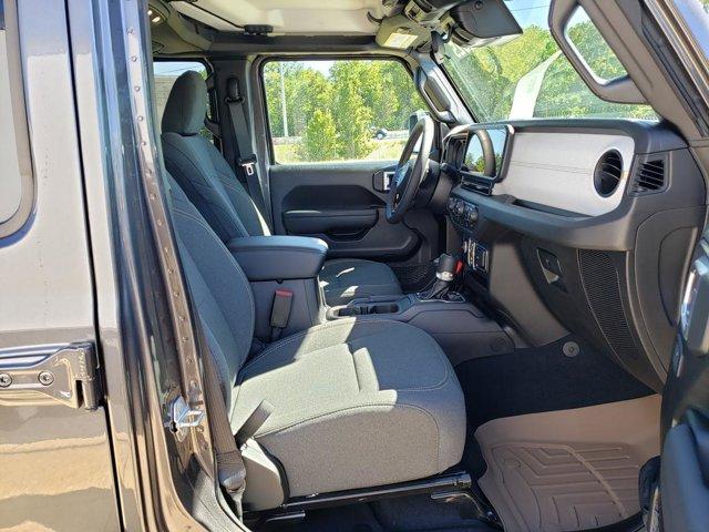 Photo of 2025 Granite Crystal Metallic Clearcoat Jeep Gladiator